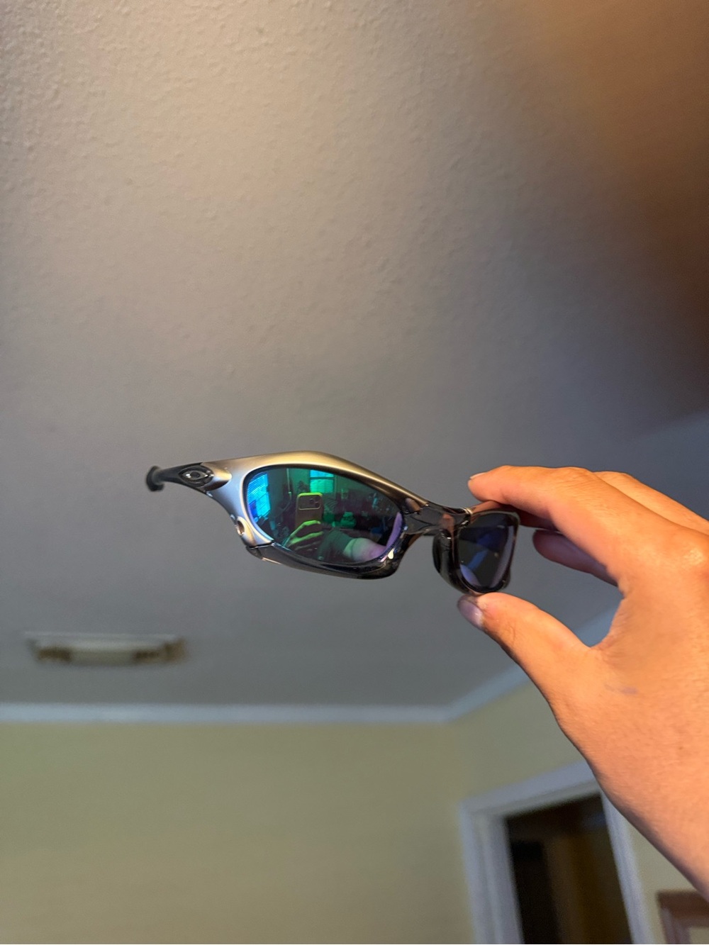 Oakley Sunglasses with Green-Blue Mirrored Lenses and Gunmetal Oakleys Frame